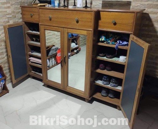 Shoe cabinet